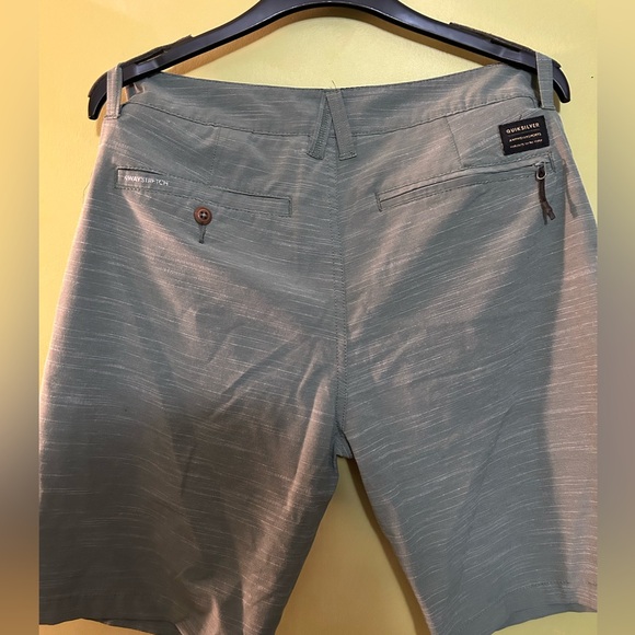 New quicksilver amphibian shorts - Picture 3 of 3
